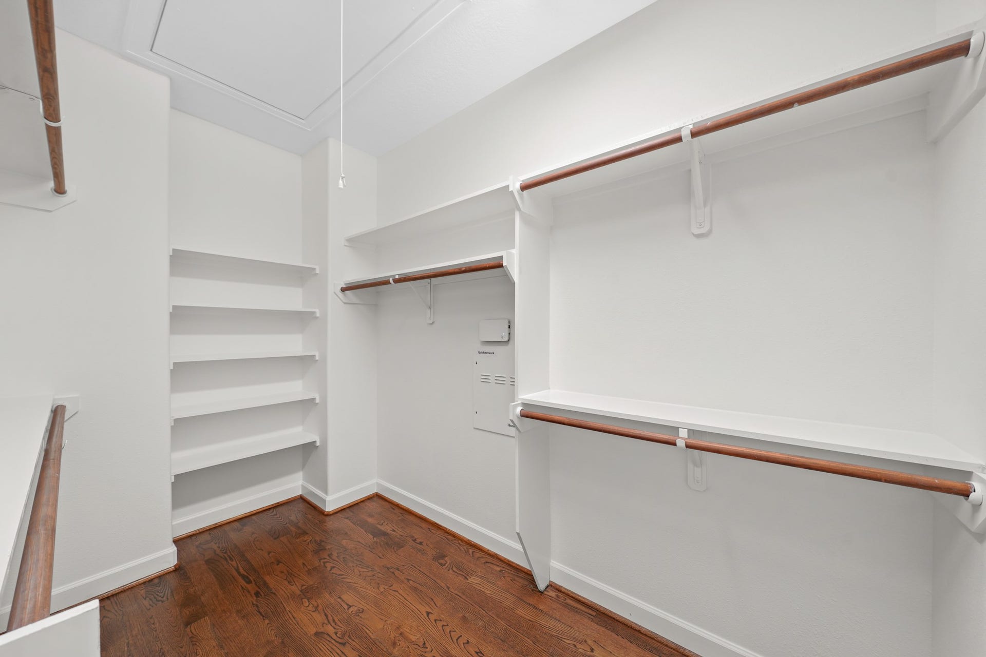 1717 Francis Street, Houston, TX 77004 Spacious walk in closet.