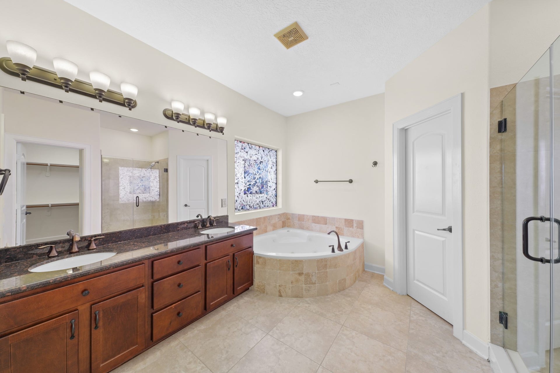 1717 Francis Street, Houston, TX 77004 Welcome to your very own retreat! This master bath boasts dual sinks, granite countertops and backsplash, elegant lighting, and tile floors.