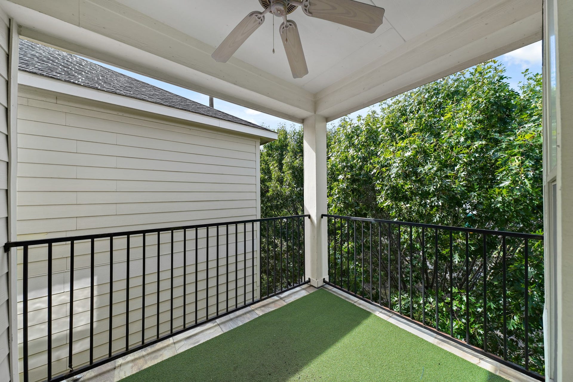 1717 Francis Street, Houston, TX 77004 Third floor balcony just outside the primary bedroom. It also has a ceiling fan.