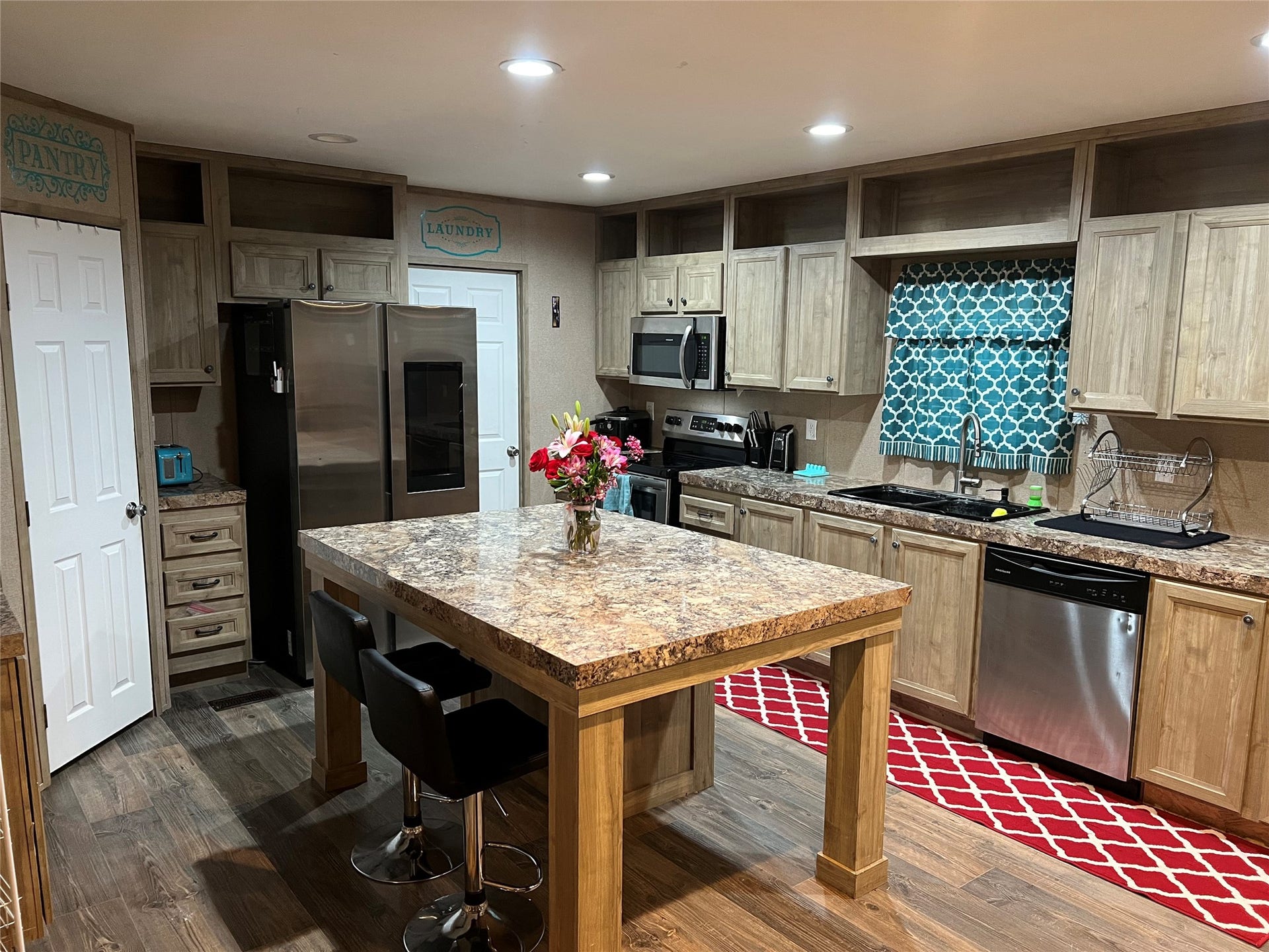 13036 Annette Road, Angleton, TX 77515