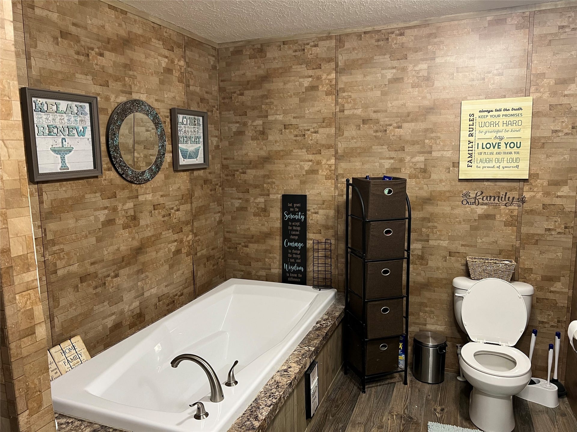13036 Annette Road, Angleton, TX 77515