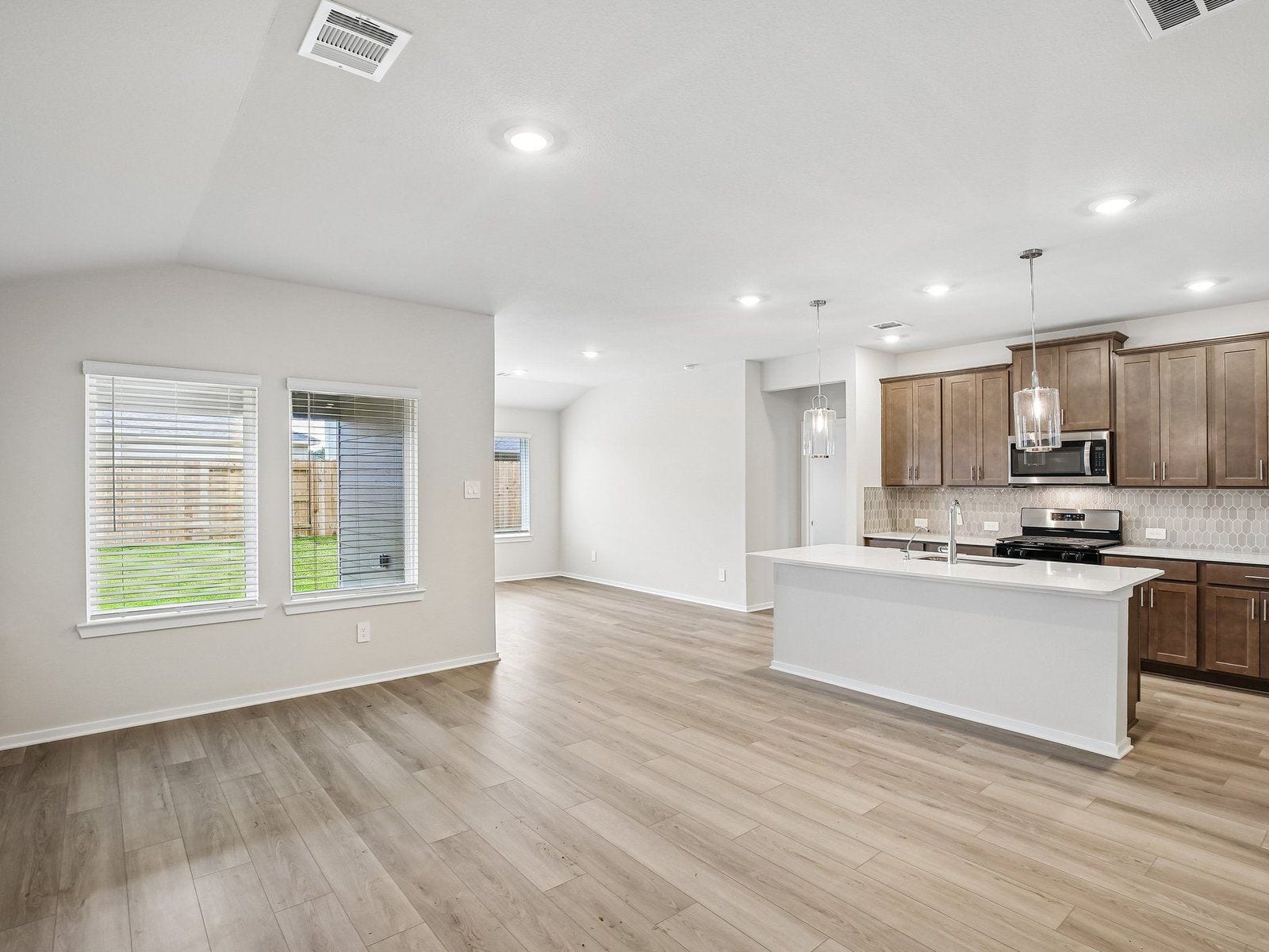 5925 Palmetto Bluff Trail, Pearland, TX 77584 Photo is not of the actual home, but is an inspirational photo of builder's model home and may depict furnishings, options, and/or decorator features that are not included.