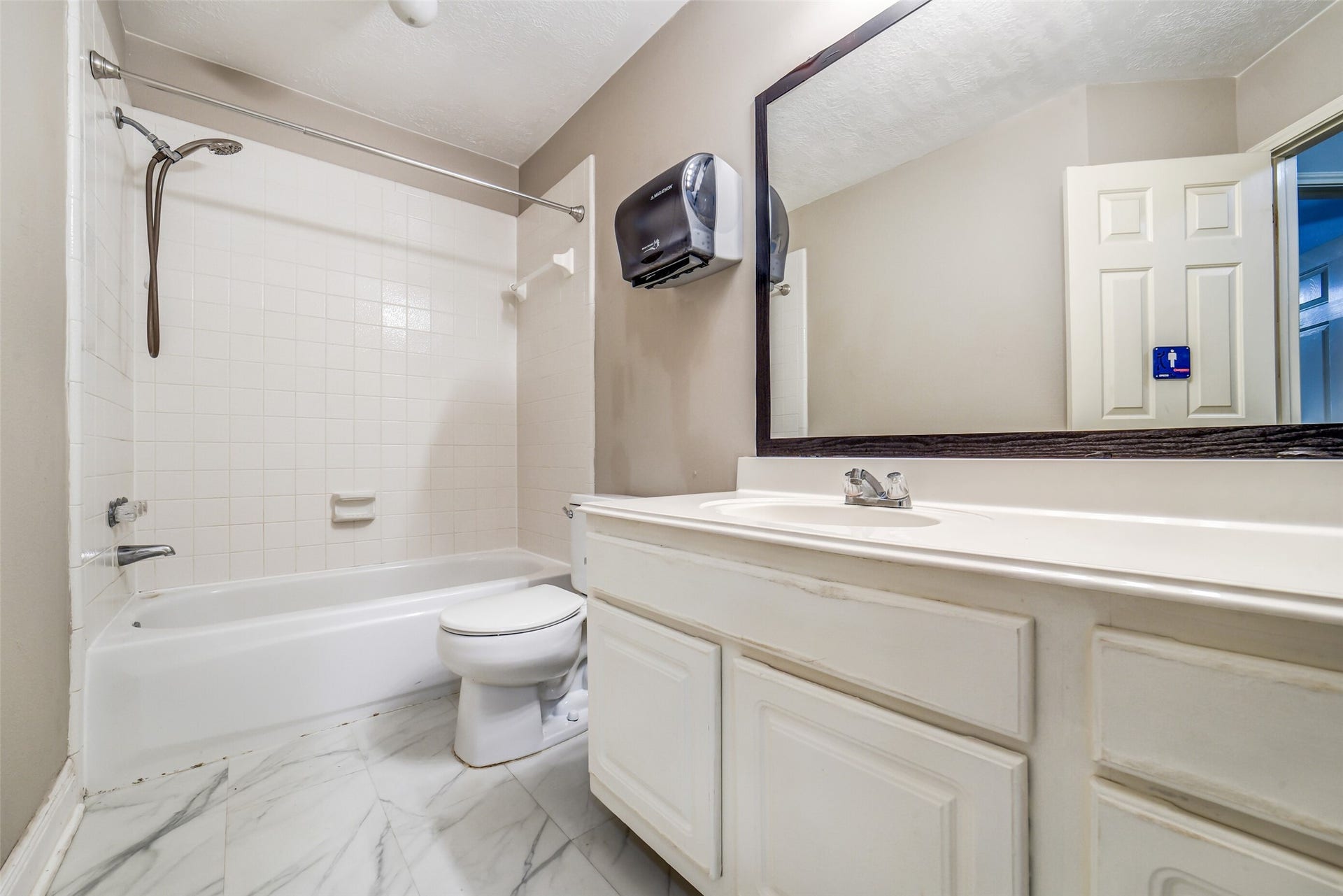11610 Oak Lake Park Drive, Sugar Land, TX 77498 11610 Oak Lake Park Drive, Sugar Land, TX 77498