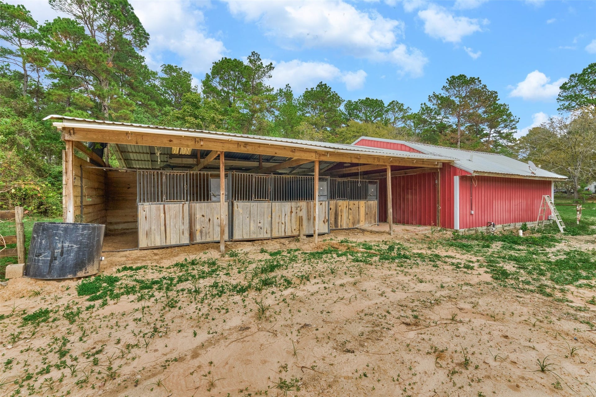 28911 Sapphire Circle, Magnolia, TX 77355 Three horse stalls