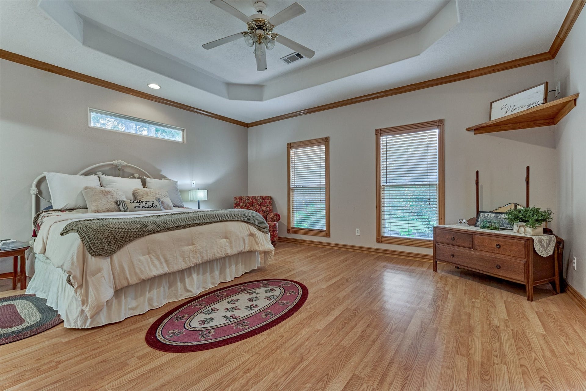 28911 Sapphire Circle, Magnolia, TX 77355 Large open owner's suite with walk-in close and en-suite bathroom