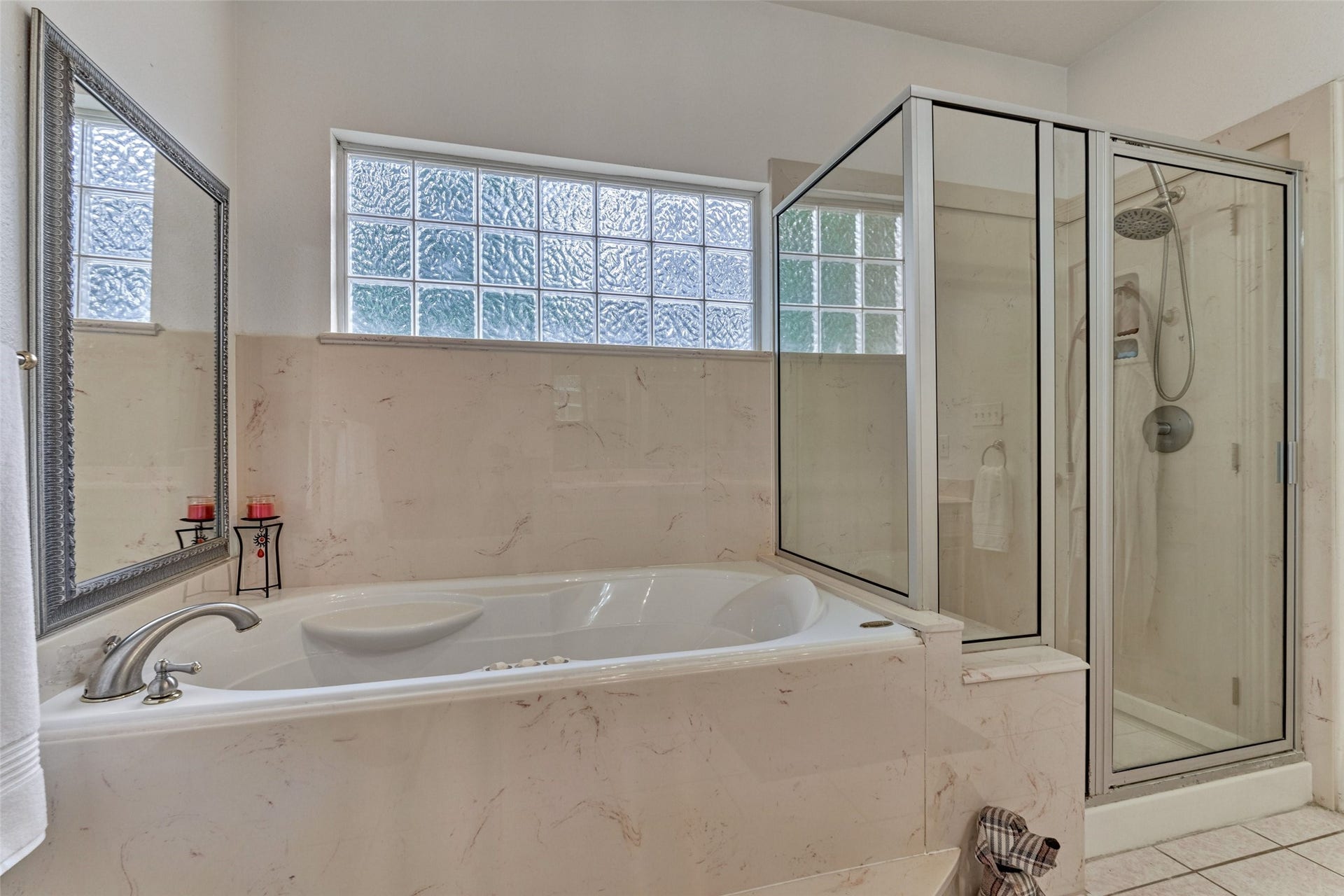 28911 Sapphire Circle, Magnolia, TX 77355 Owners Suite jacuzzi tub and separate shower