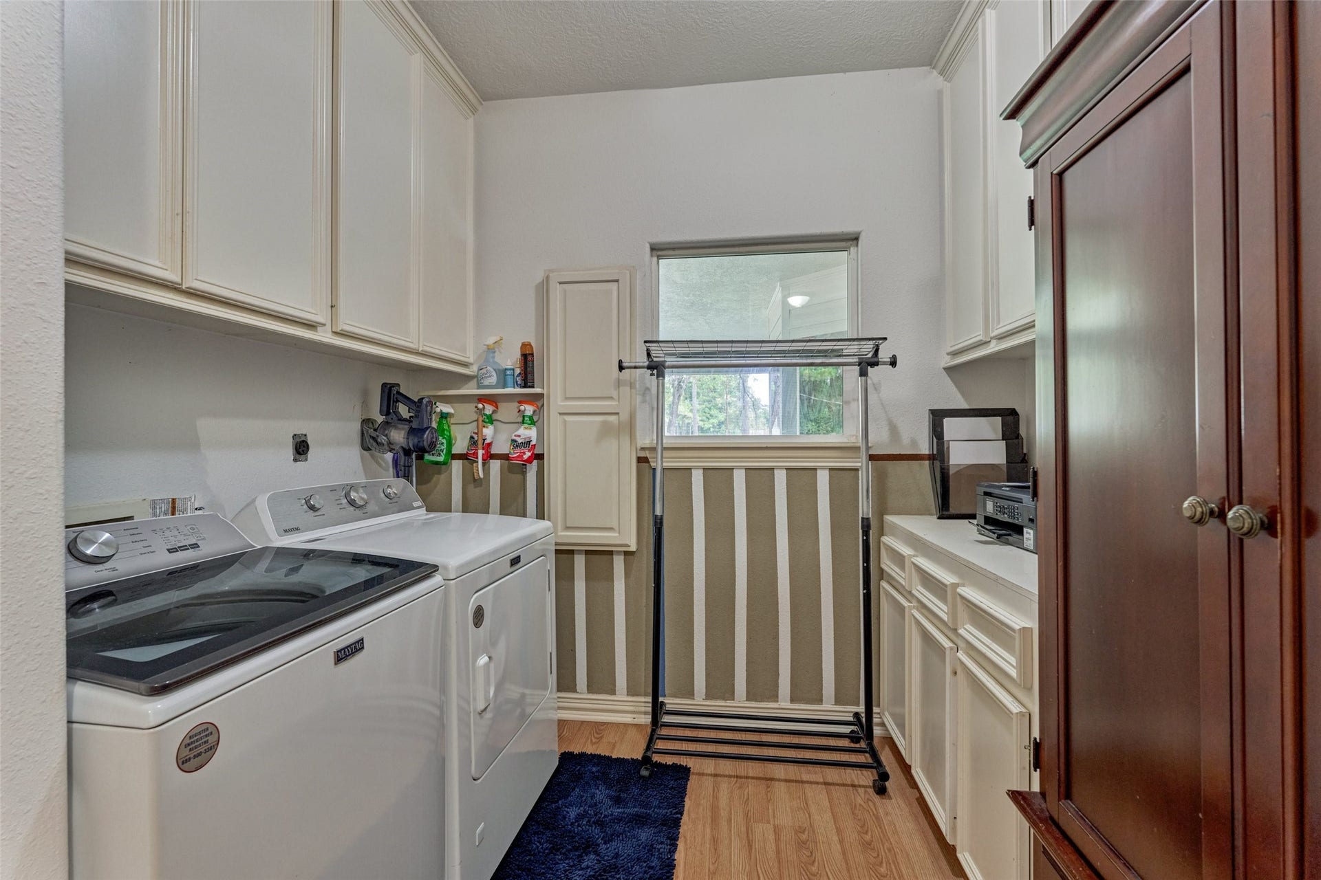 28911 Sapphire Circle, Magnolia, TX 77355 Large laundry/Utility Room just off kitchen