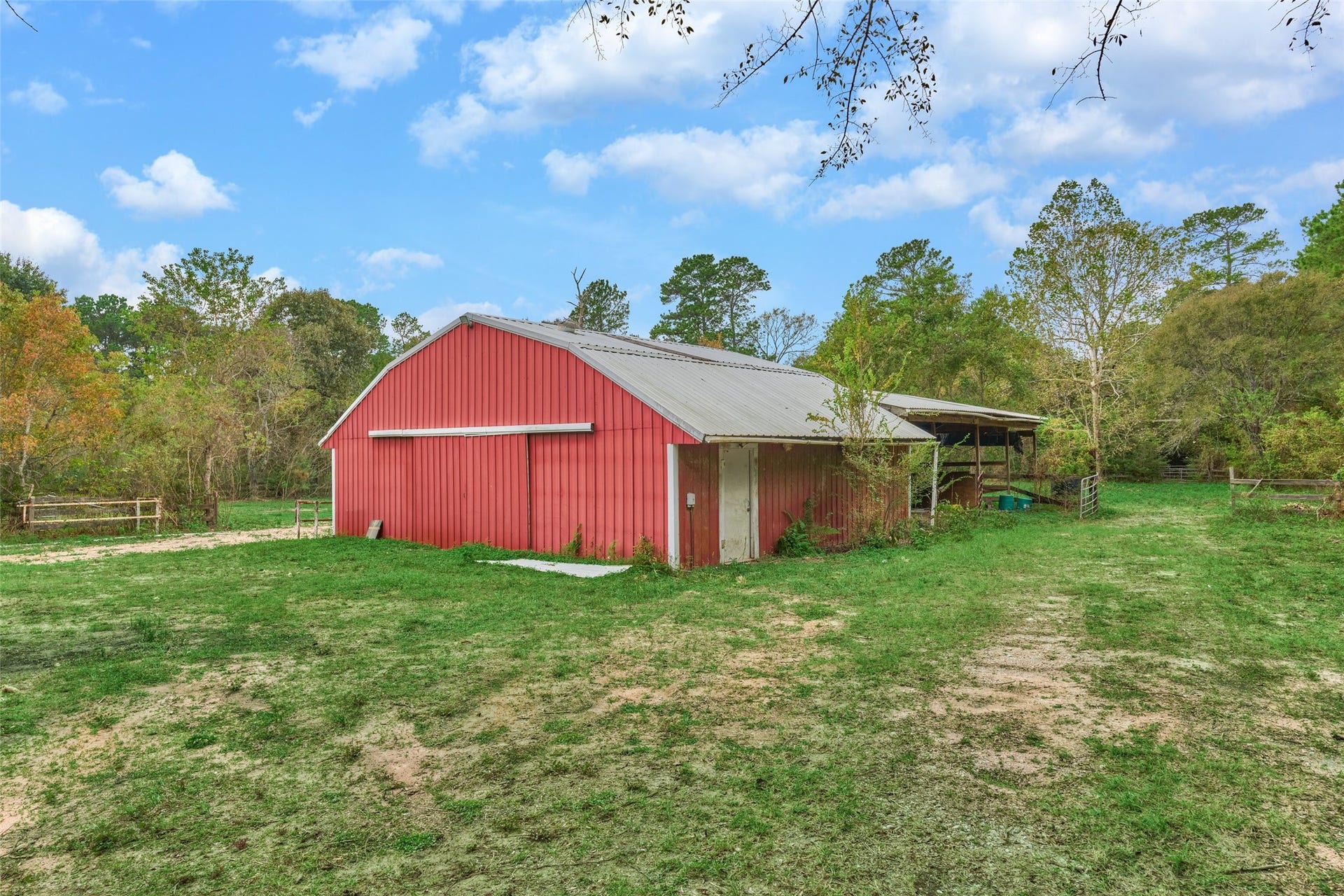 28911 Sapphire Circle, Magnolia, TX 77355 Large Pole Barn and wooden barn behind with three horse stalls in back