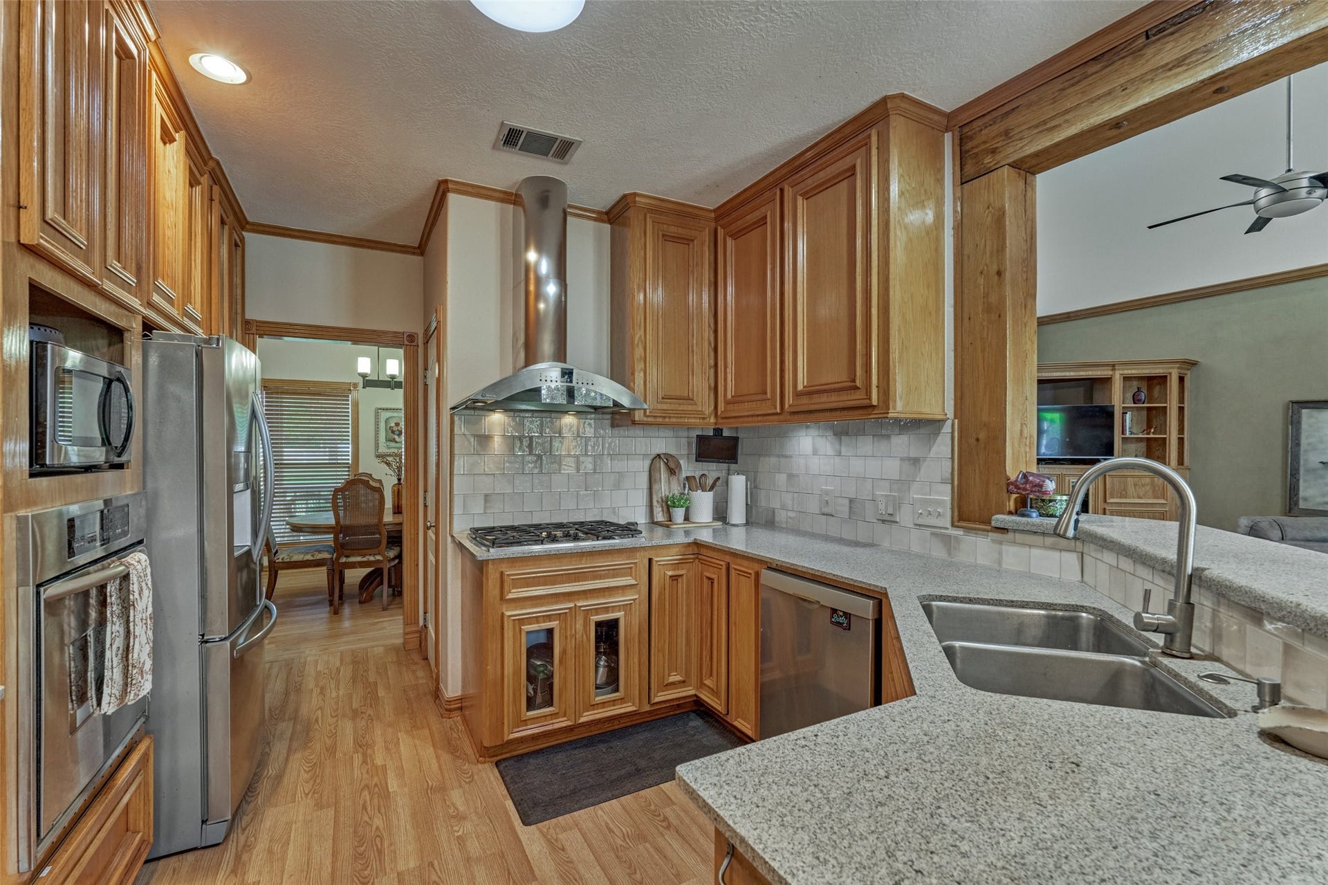 28911 Sapphire Circle, Magnolia, TX 77355 Stainless appliances and stone countertops.