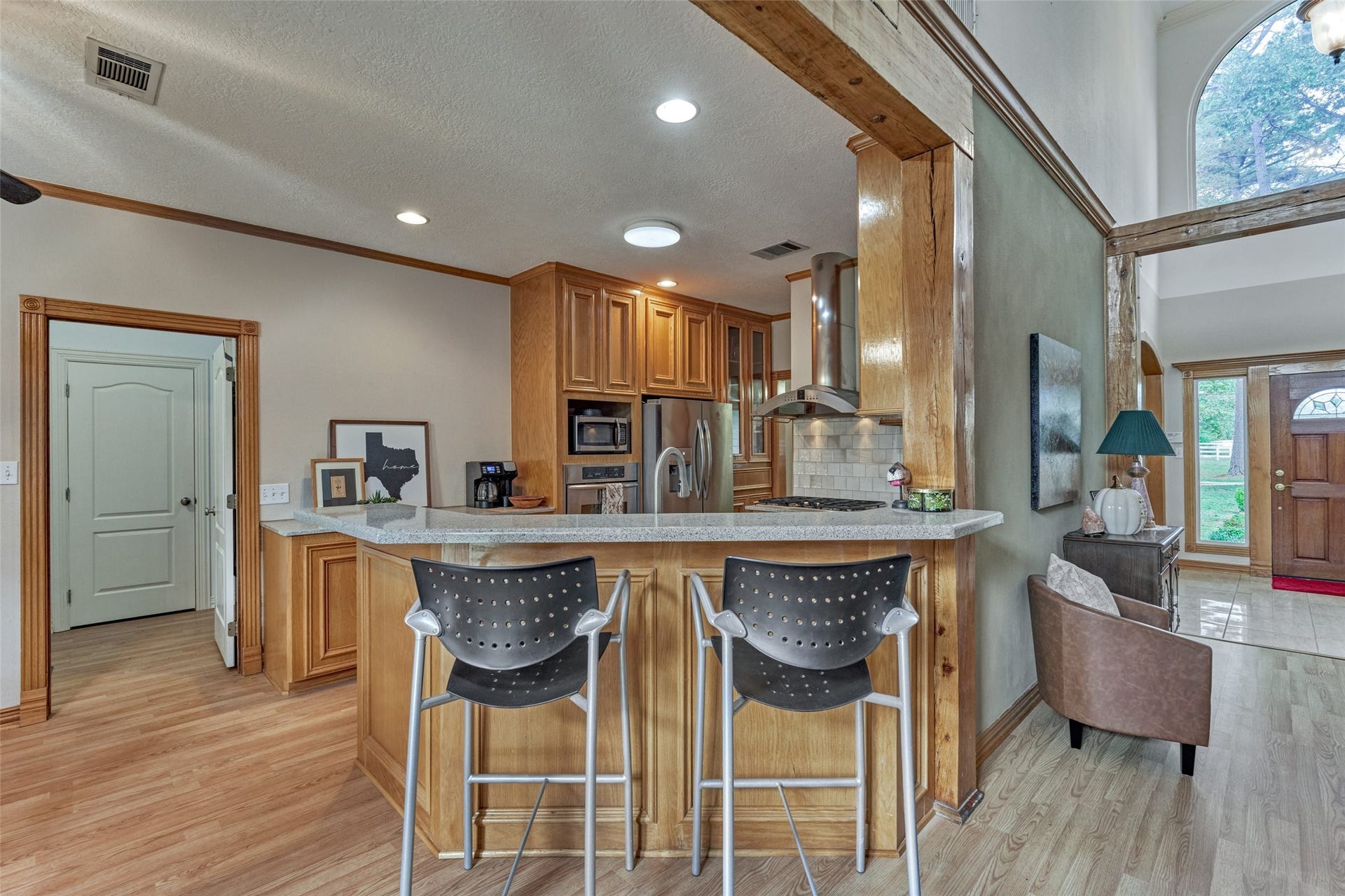 28911 Sapphire Circle, Magnolia, TX 77355 Breakfast bar open to breakfast and living areas.