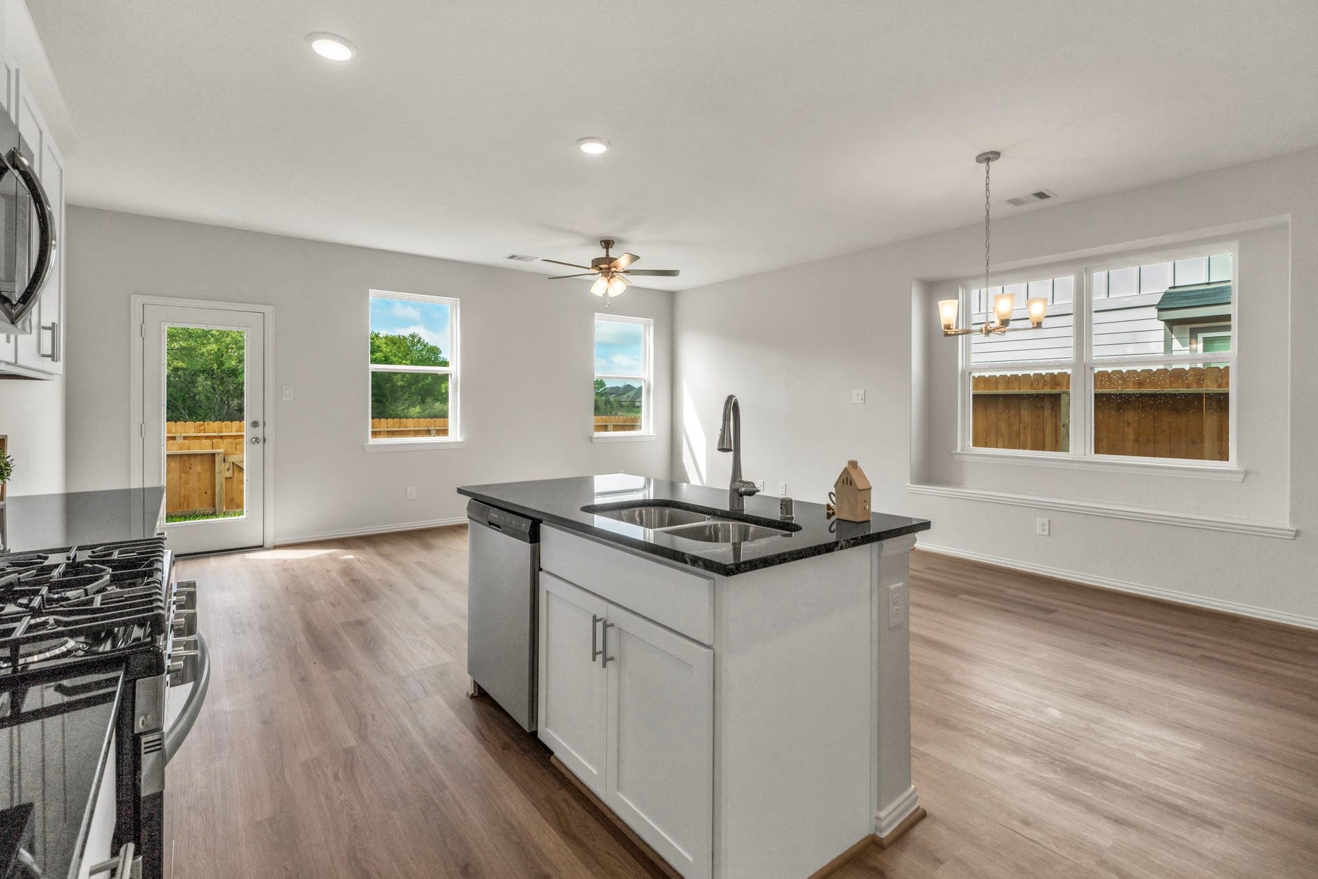 27839 Western Creek Ct, Katy, TX 77494 Lovely space to call home
