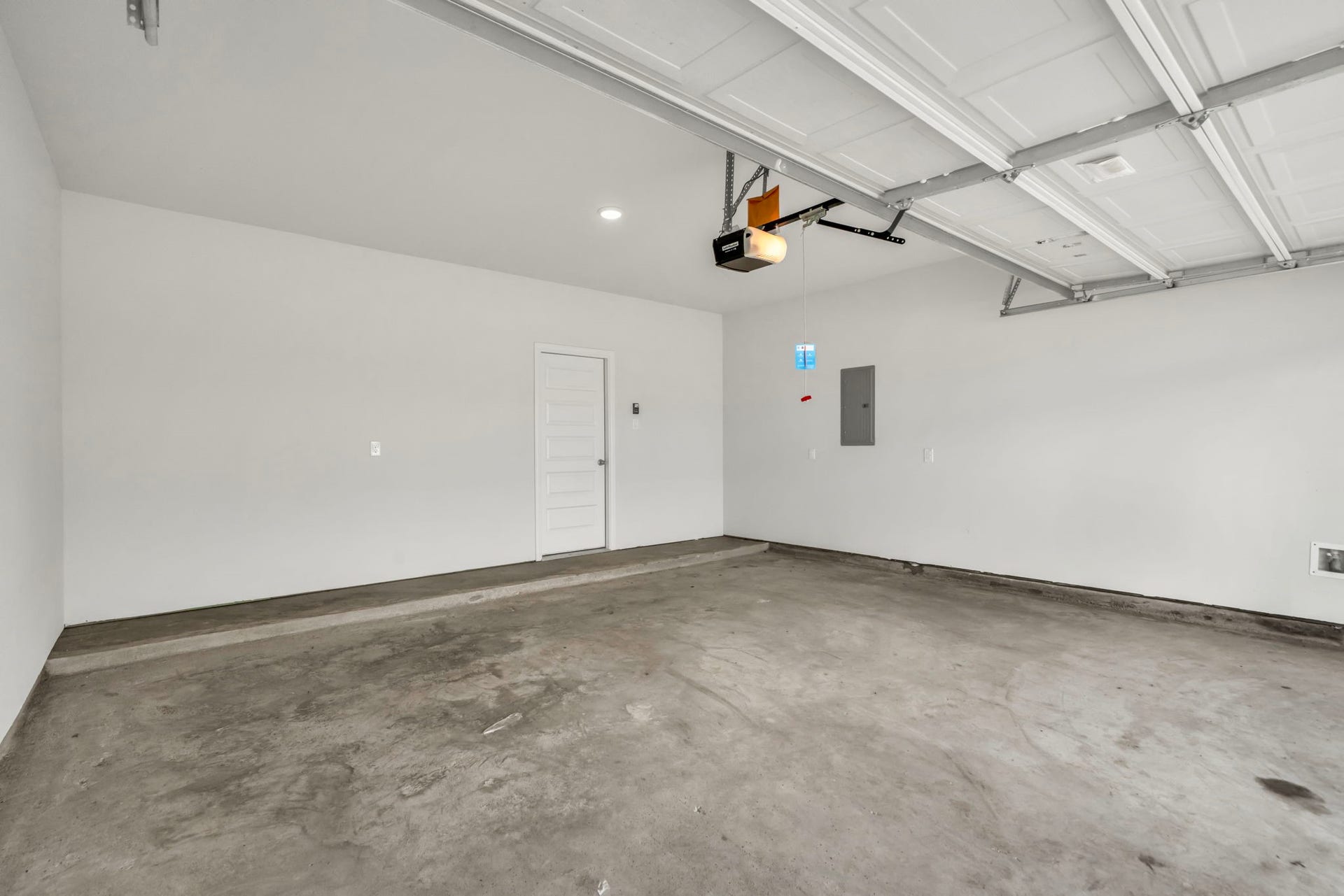 27839 Western Creek Ct, Katy, TX 77494 2 car garage with automatic door opener