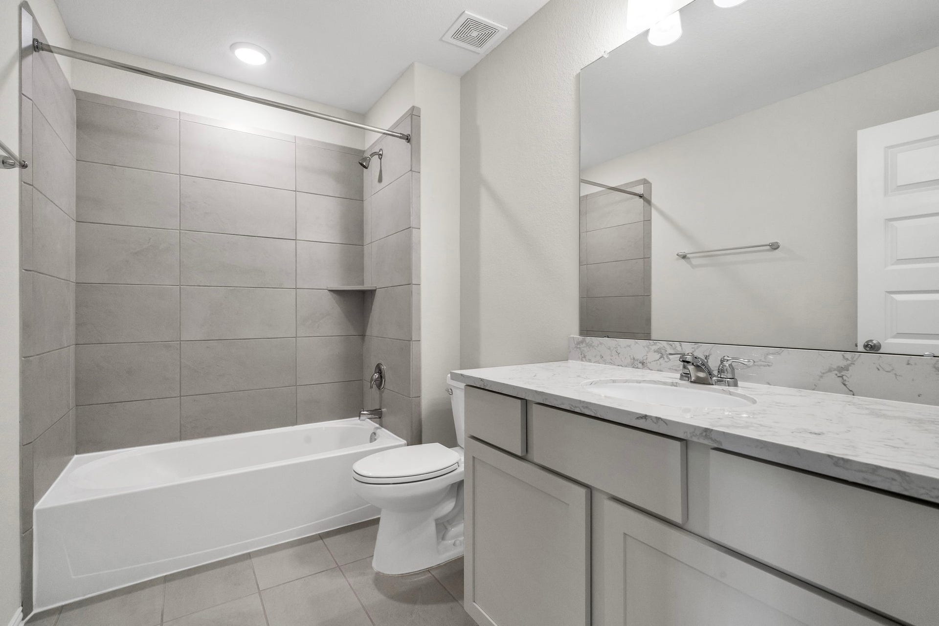 27839 Western Creek Ct, Katy, TX 77494 Full bath to upstairs