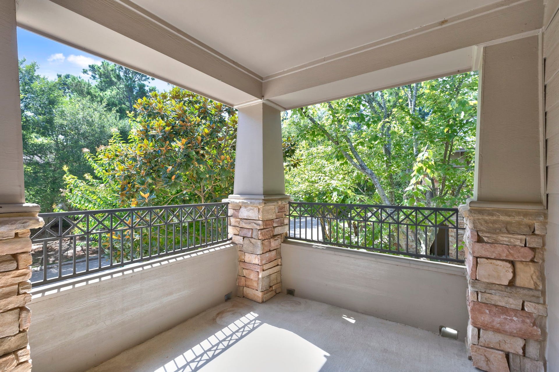 Beautiful outdoor patio with a view!