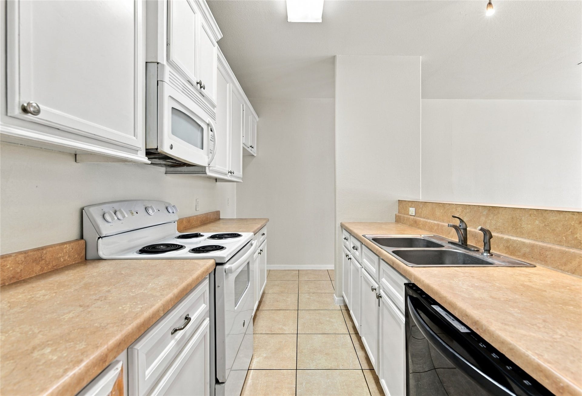 kitchen looking towards refrigerator space