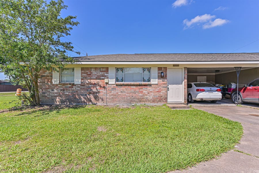 Property photo for 610 County Road 157, Alvin, TX