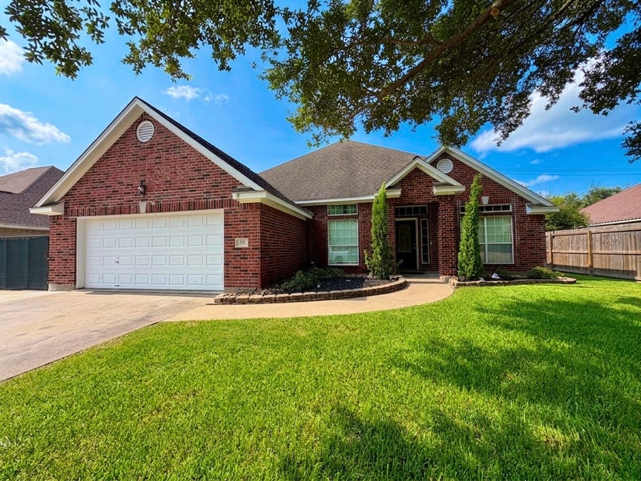 Property photo for 155 Indian Warrior Trail, Lake Jackson, TX