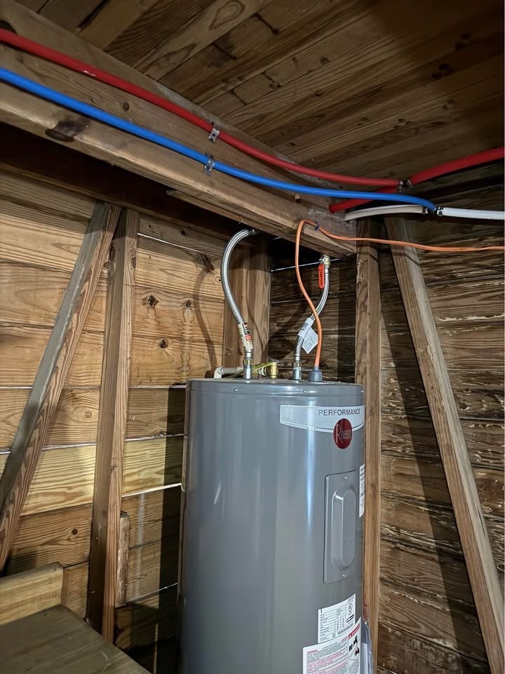 415 N Rockisland Street, Angleton, TX 77515 New pipes and water heater!