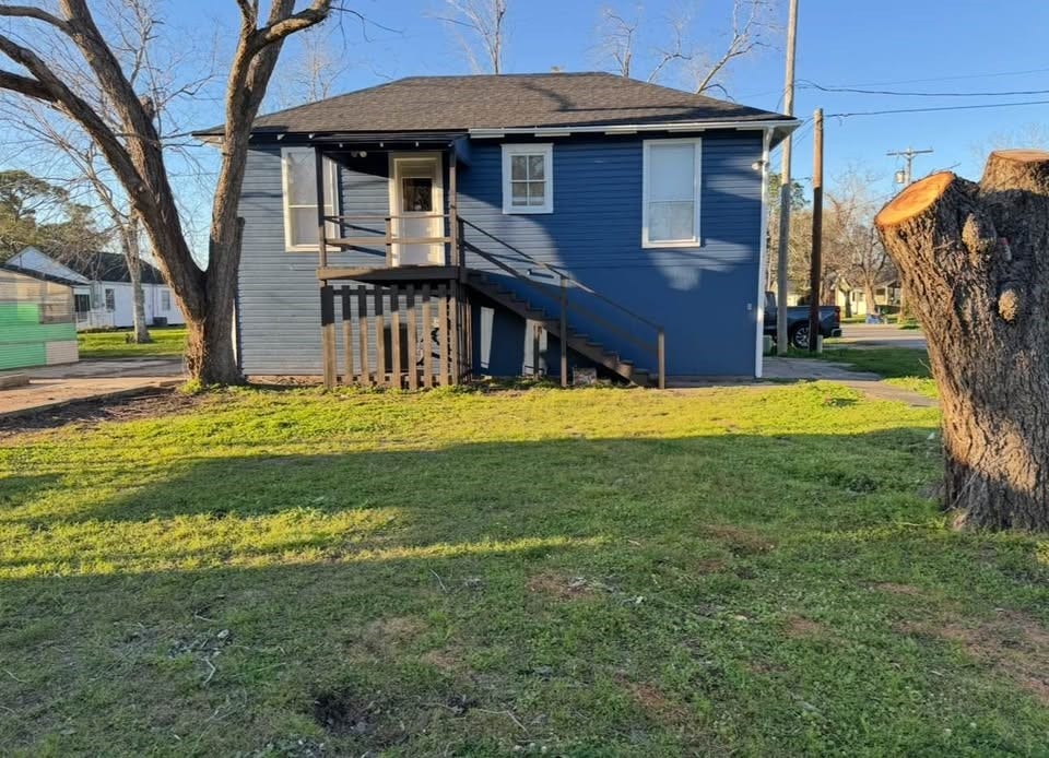 415 N Rockisland Street, Angleton, TX 77515 View of front