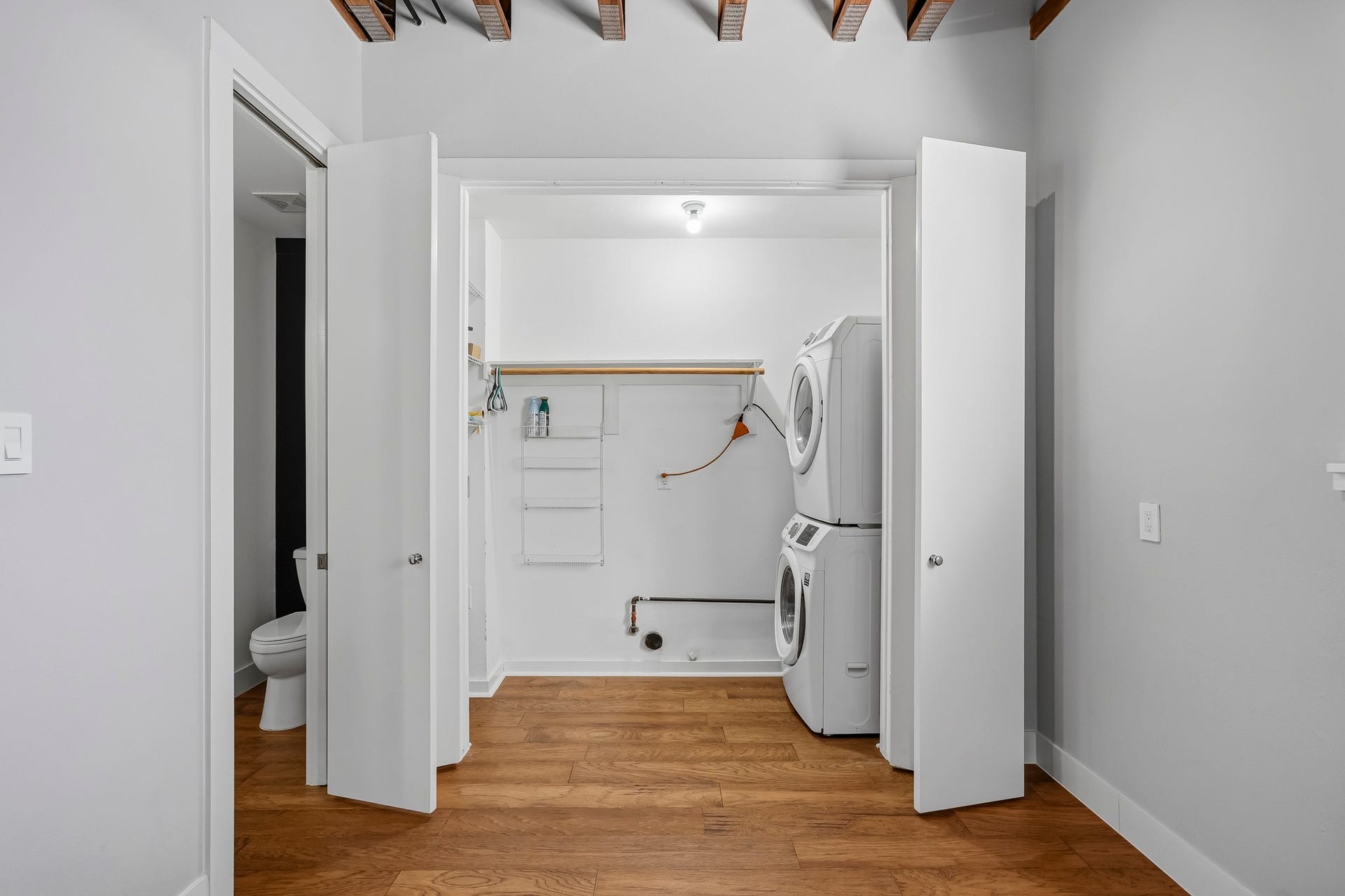 910 Malone Street, #106, Houston, TX 77007 The dedicated utility room offers convenience and functionality, featuring both gas and electric dryer connections and a full-size Samsung stackable washer and dryer that convey with the home. A well-equipped space designed to simplify daily routines.