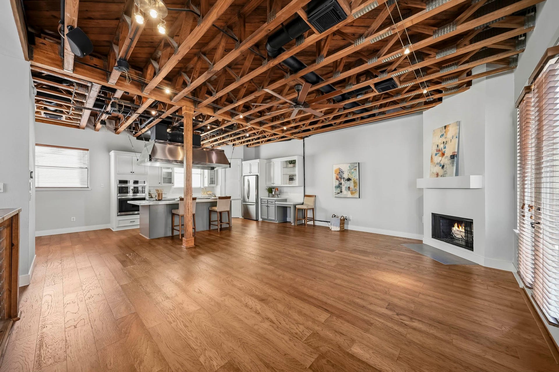 910 Malone Street, #106, Houston, TX 77007 The seamless connection between the family room and kitchen creates an inviting, open-concept setting that brings together sophisticated design and exceptional functionality, ideal for both casual dining and gracious entertaining.