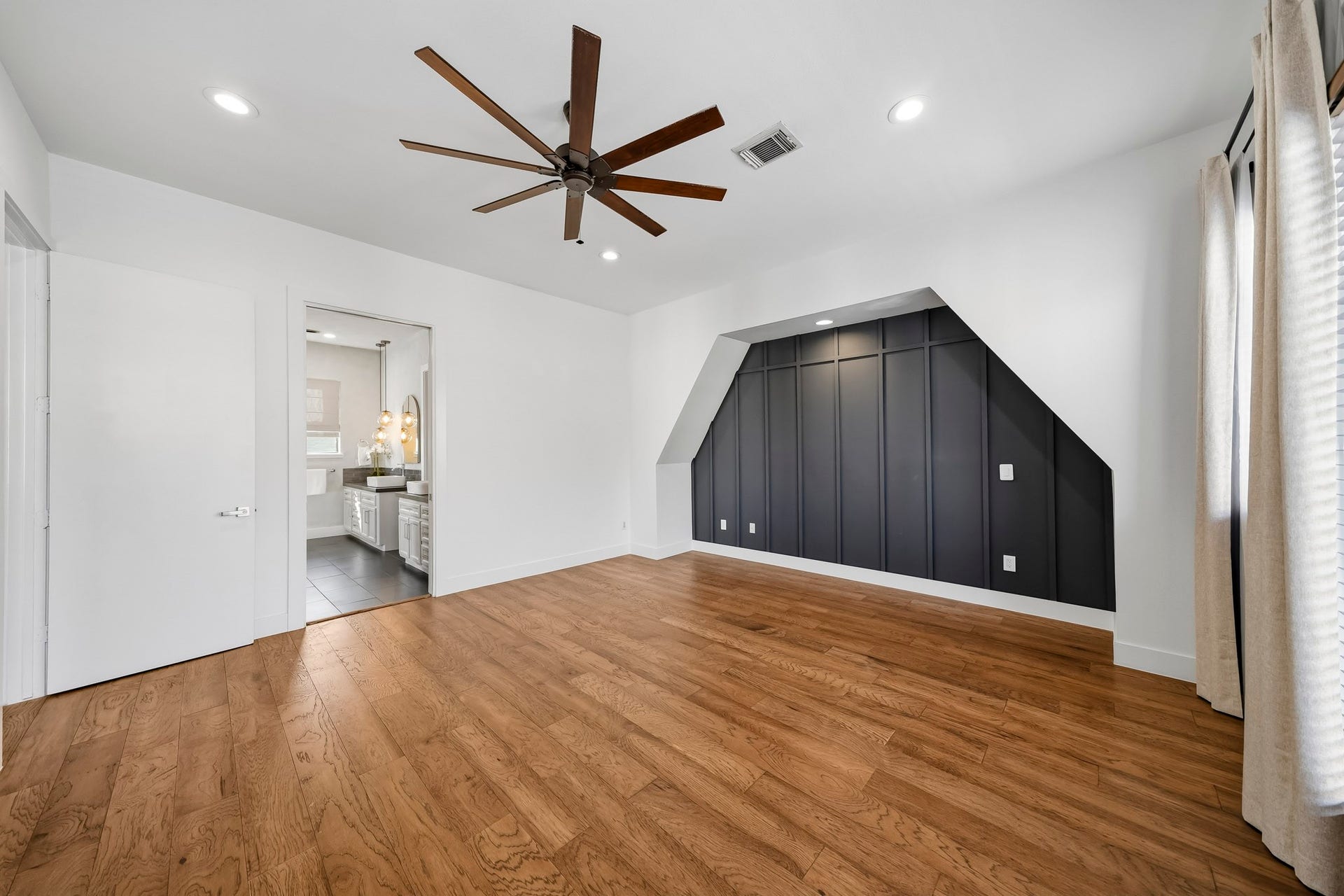 910 Malone Street, #106, Houston, TX 77007 Another view of the spacious third-floor primary suite highlights the elegant design and seamless access to the private en-suite bath, creating a beautifully connected retreat.
