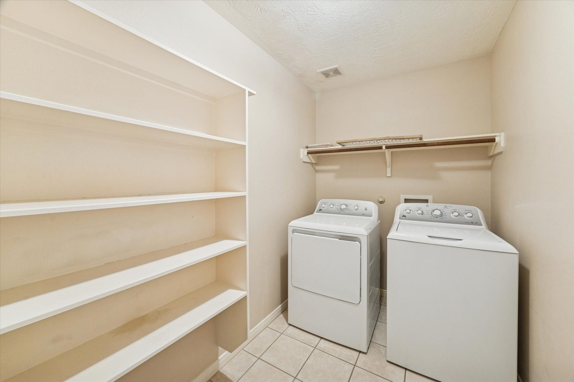 513 Brad Court, Webster, TX 77598 513 Brad Court, Webster, TX 77598