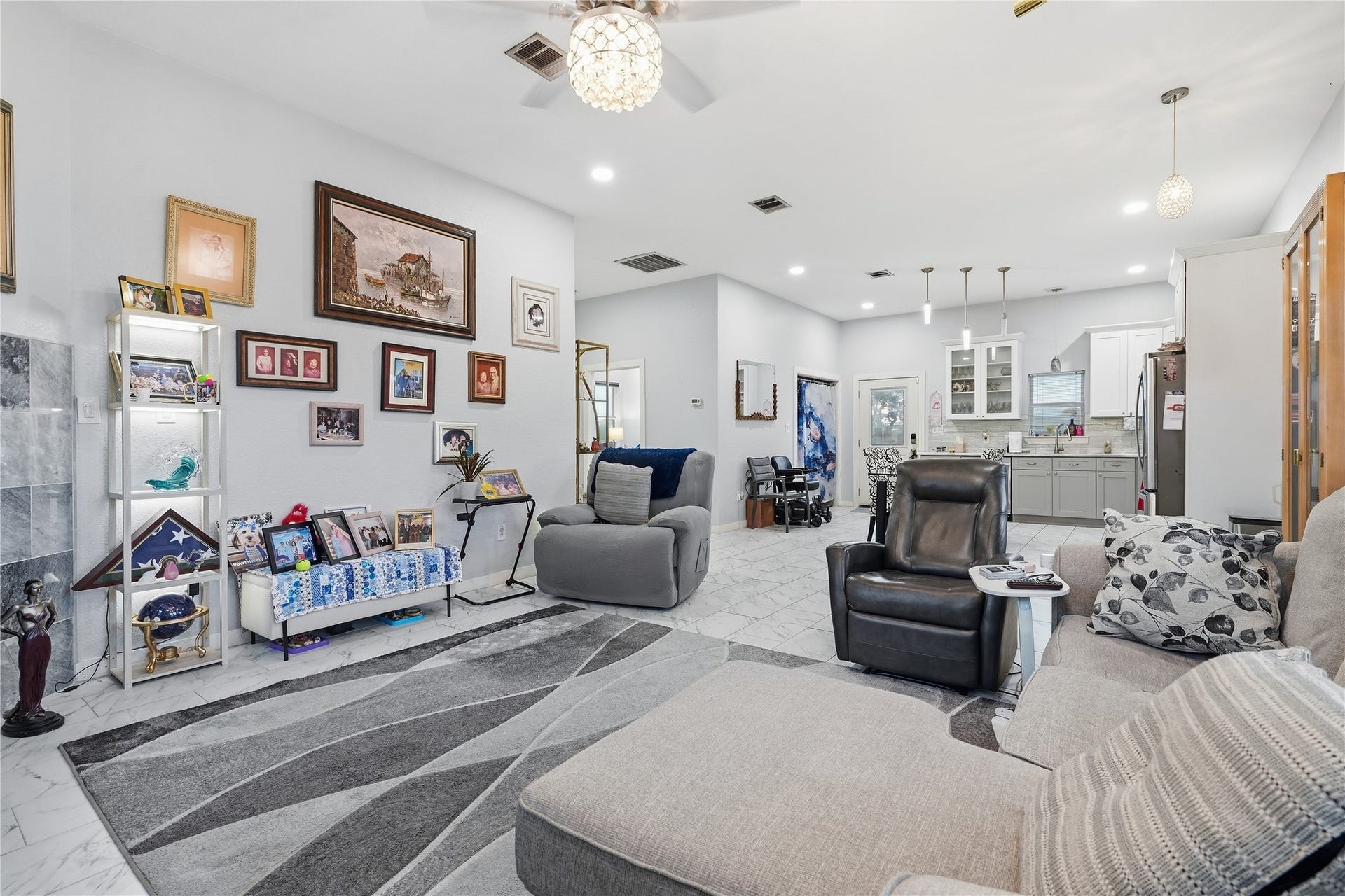 29101 Fm 1736 Road, Hempstead, TX 77445 GUEST HOUSE SPACIOUS LIVING AREA