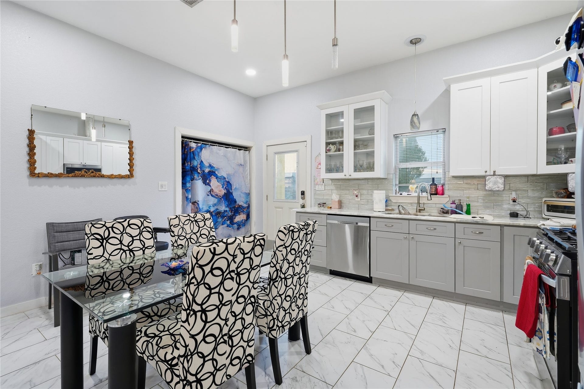 29101 Fm 1736 Road, Hempstead, TX 77445 GUEST HOUSE KITCHEN WITH SOFT CLOSE EUROPEAN HINGE SOLID WOOD CABINETS