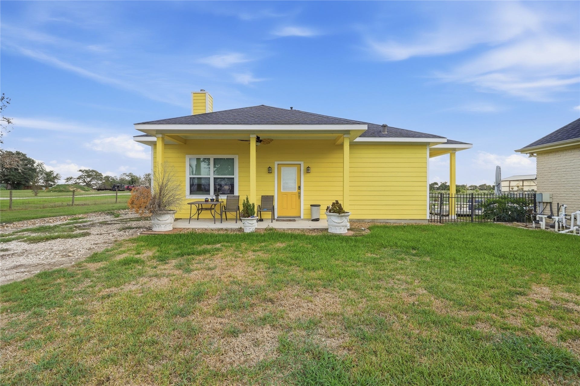 29101 Fm 1736 Road, Hempstead, TX 77445 SECOND 1200 SQ FT GUEST HOUSE BUILT IN 2022