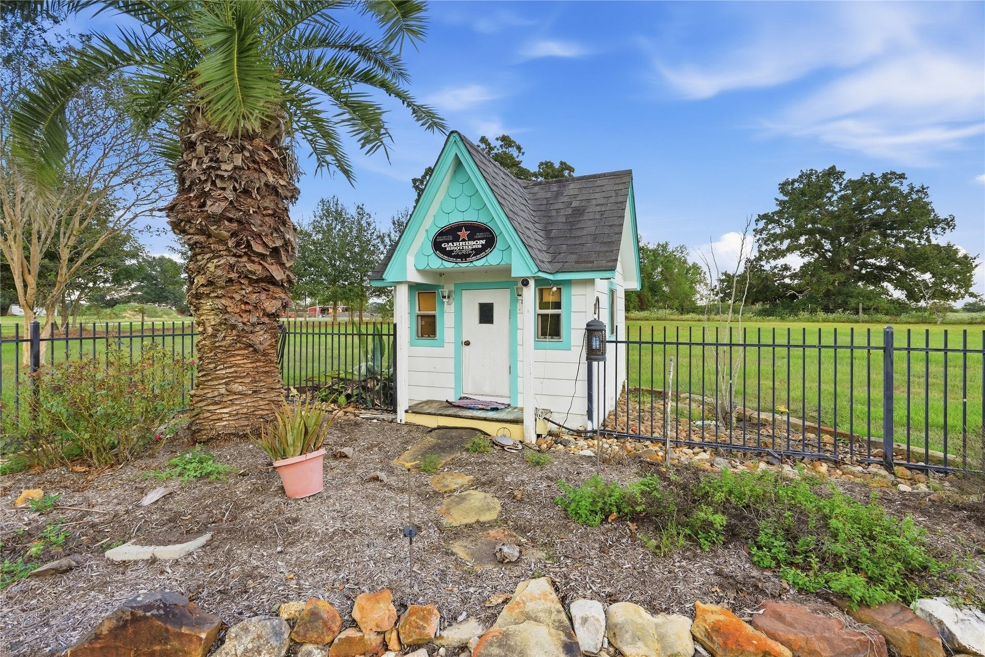 29101 Fm 1736 Road, Hempstead, TX 77445 CIGAR LOUNGE MINI HOME WITH A TELEVISION AND A/C INSIDE