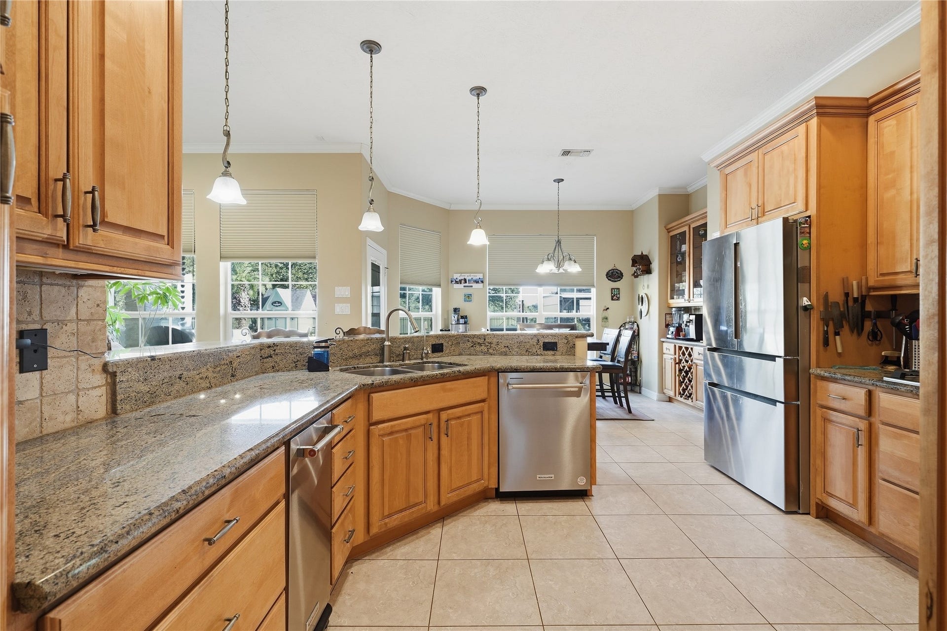 29101 Fm 1736 Road, Hempstead, TX 77445 SPACIOUS KITCHEN WITH CUSTOM CABINETS AND STAINLESS-STEEL APPLIANCES