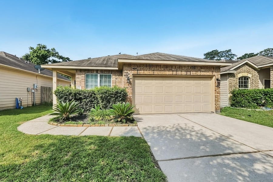 Property photo for 10016 Sterling Place Drive, Conroe, TX