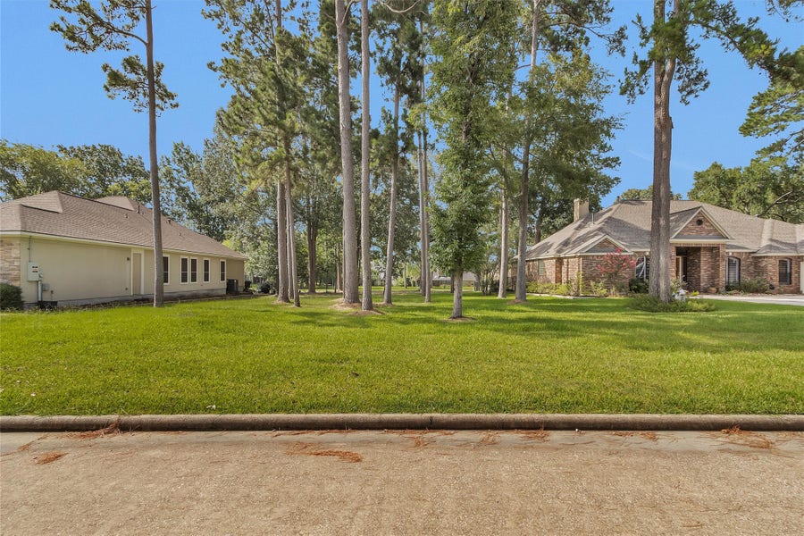 Property photo for 19 Grey Moss Lane, Montgomery, TX
