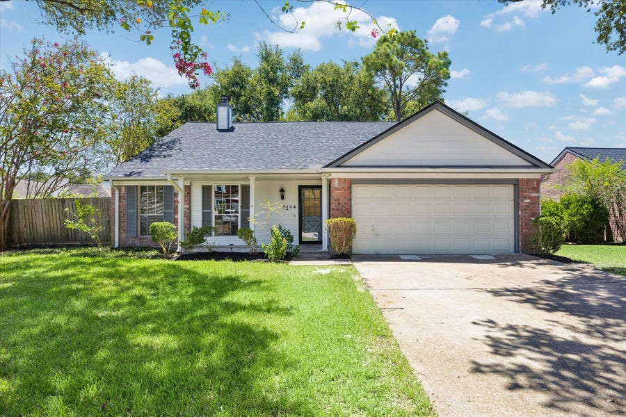 Property photo for 5104 Spring Circle Drive, Pearland, TX