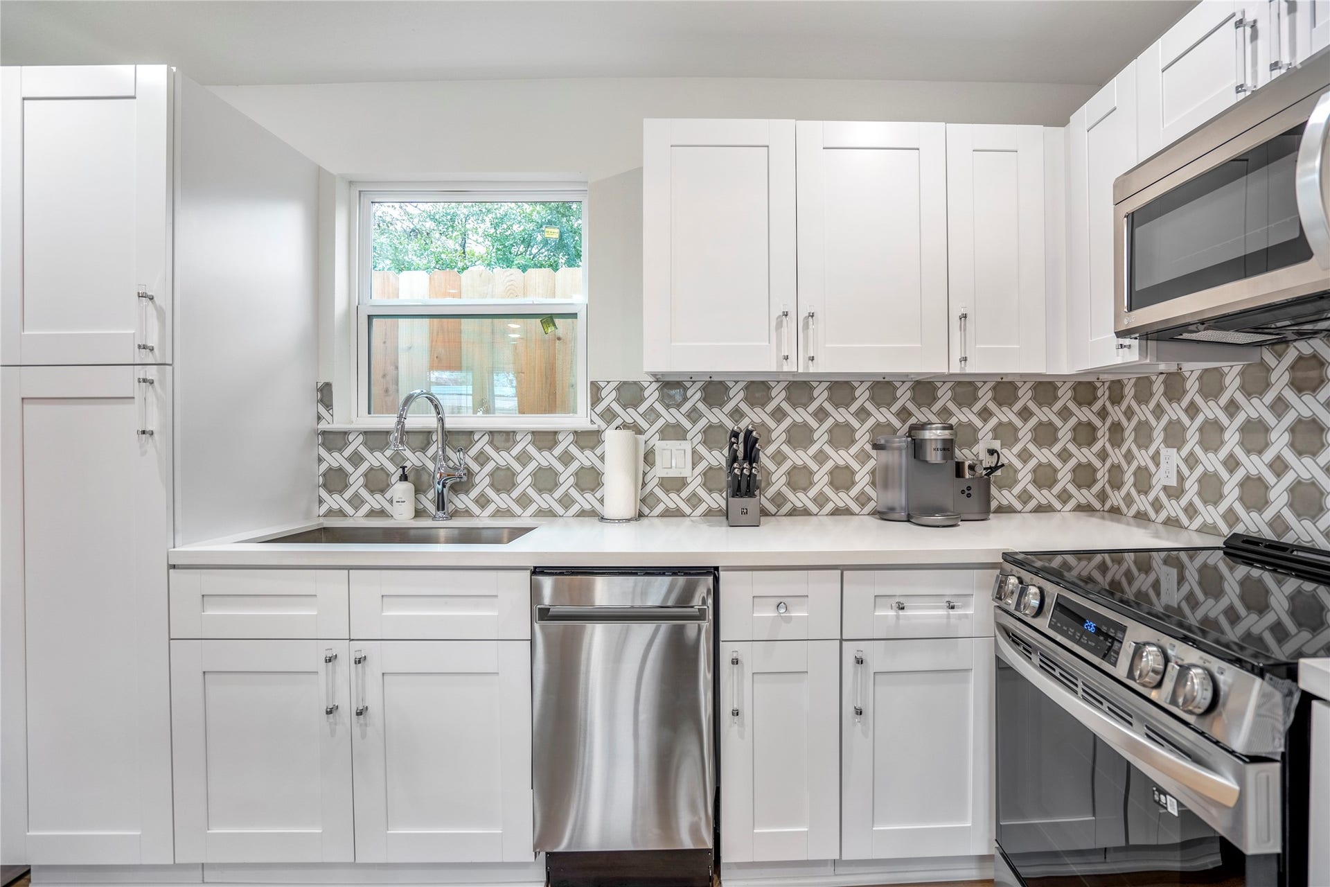2208 Jean Street, Houston, TX 77023 2208 Jean Street, Houston, TX 77023