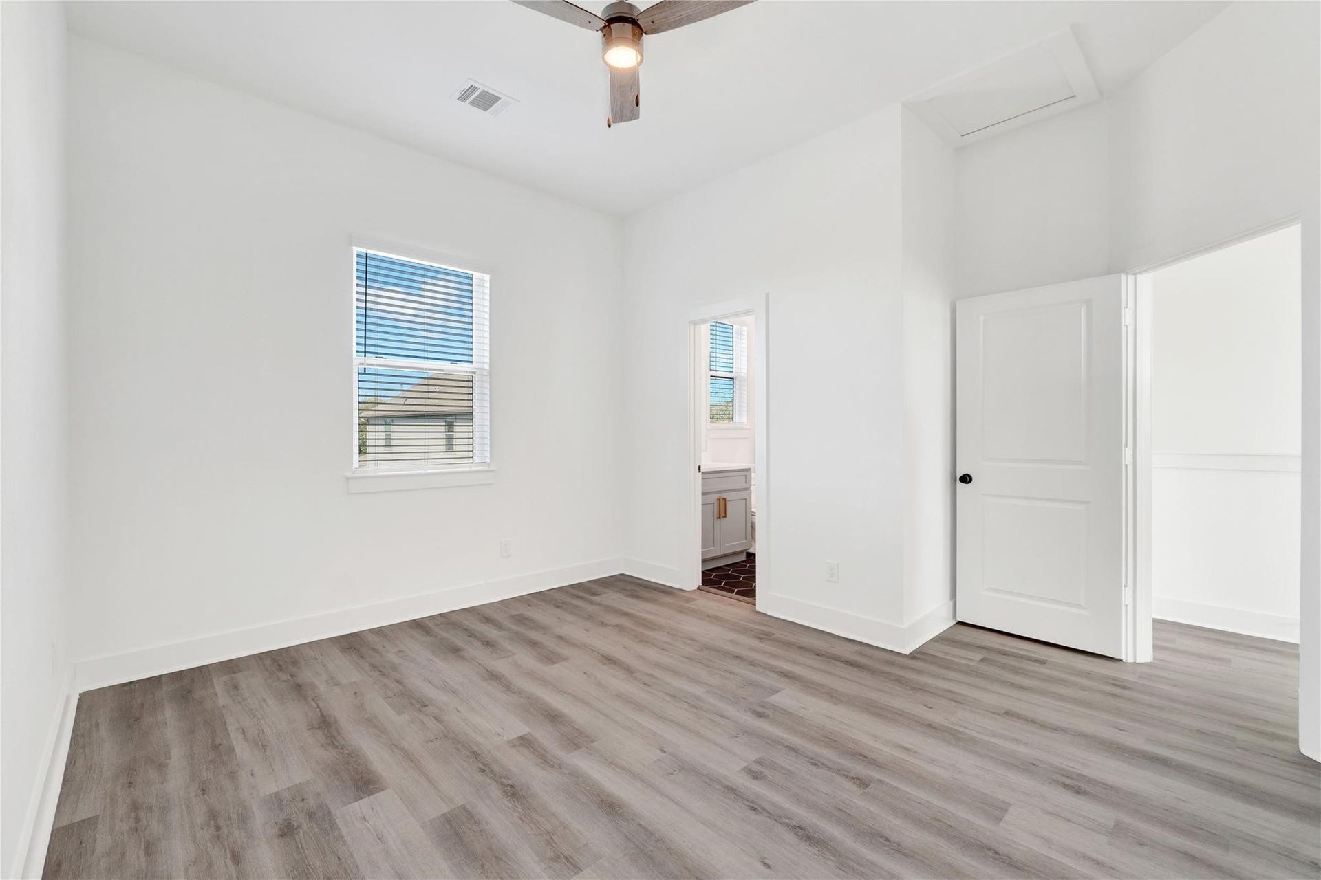 421 Alvia Run Lane, #AB, Houston, TX 77018 421 Alvia Run Lane, #AB, Houston, TX 77018