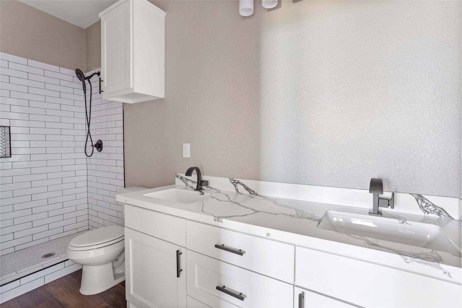 1226 9th St, San Leon, TX 77539 Mirror has been added