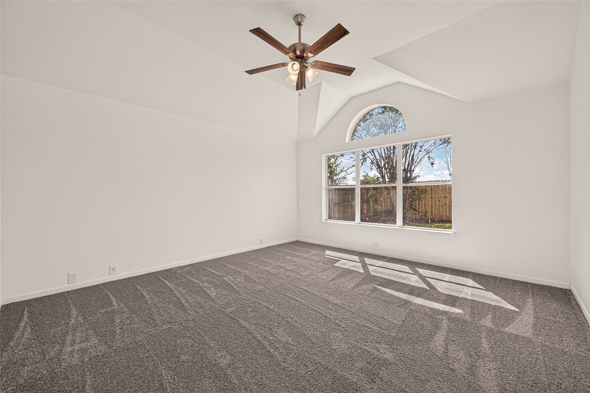 19015 White Horse Drive, Tomball, TX 77377 19015 White Horse Drive, Tomball, TX 77377
