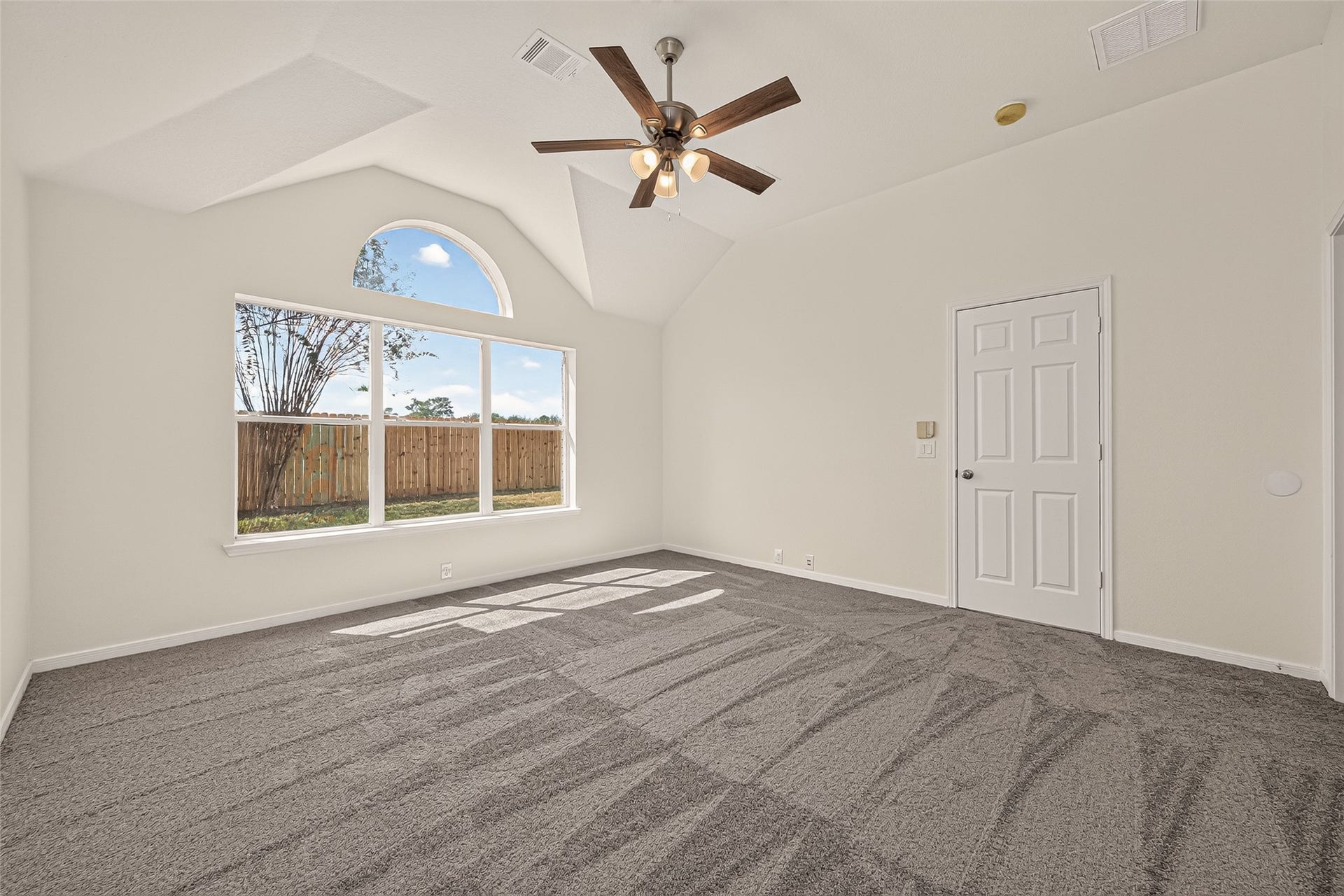 19015 White Horse Drive, Tomball, TX 77377 19015 White Horse Drive, Tomball, TX 77377