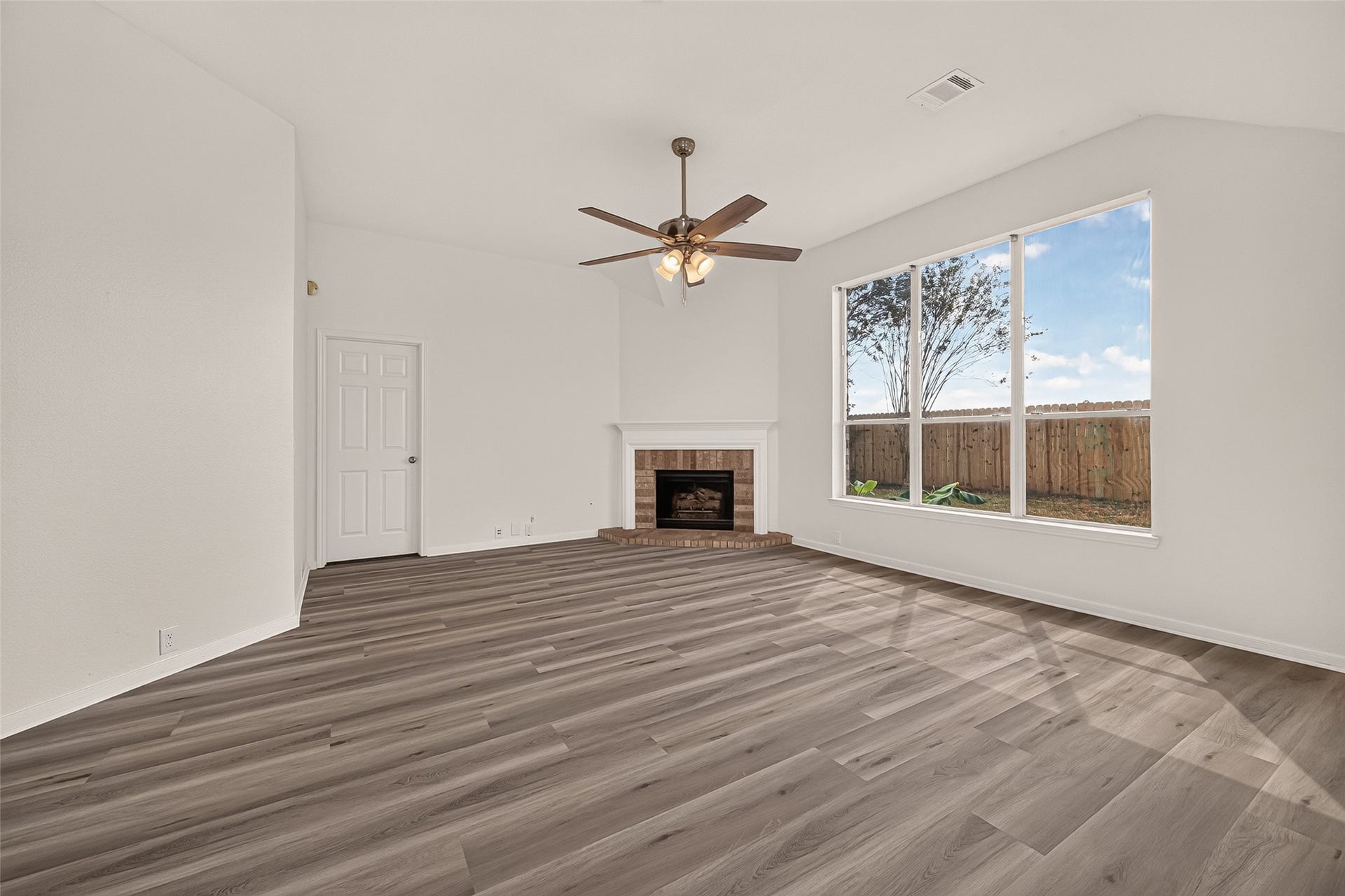 19015 White Horse Drive, Tomball, TX 77377 19015 White Horse Drive, Tomball, TX 77377
