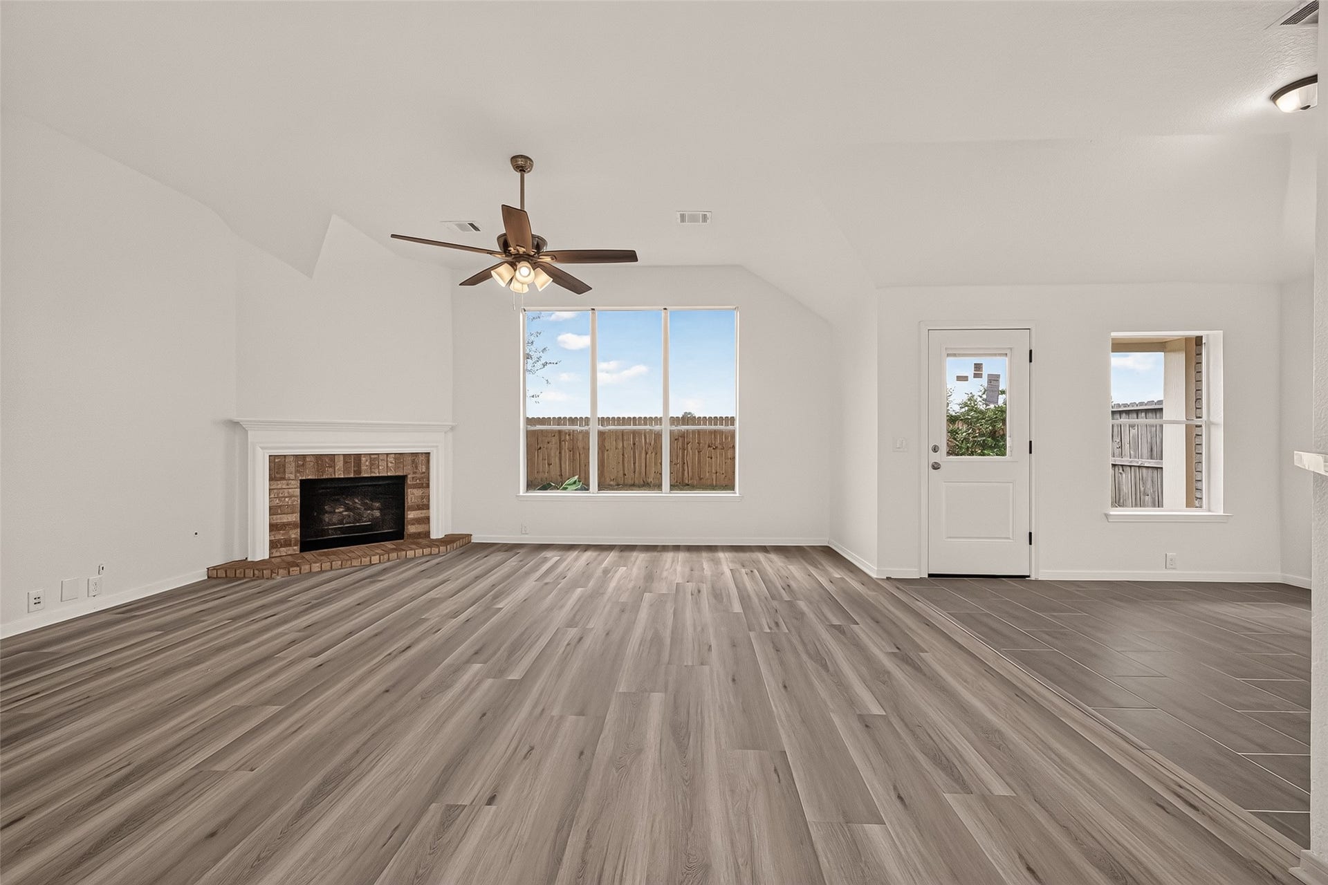 19015 White Horse Drive, Tomball, TX 77377 19015 White Horse Drive, Tomball, TX 77377