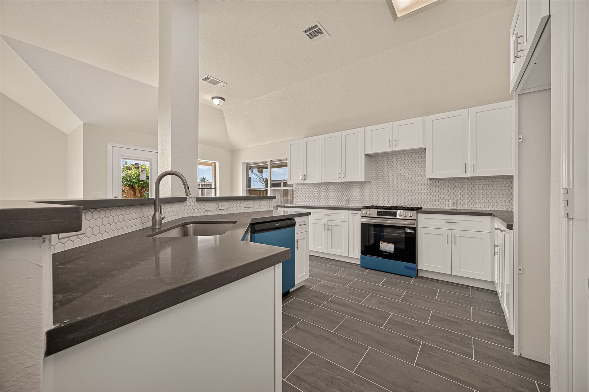 19015 White Horse Drive, Tomball, TX 77377 19015 White Horse Drive, Tomball, TX 77377