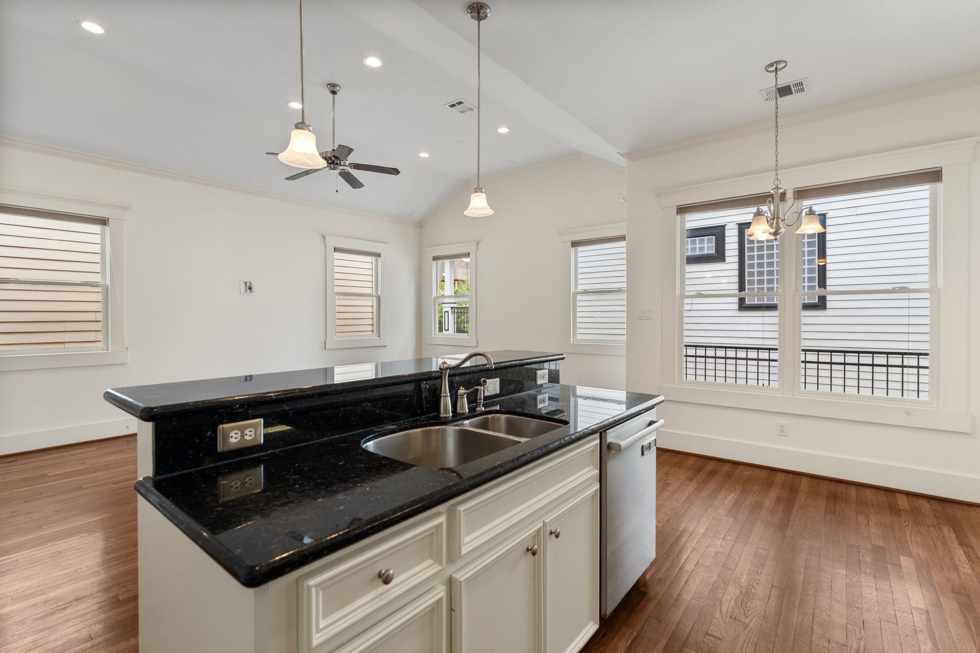 1042 W 25th Street, #B, Houston, TX 77008 1042 W 25th Street, #B, Houston, TX 77008