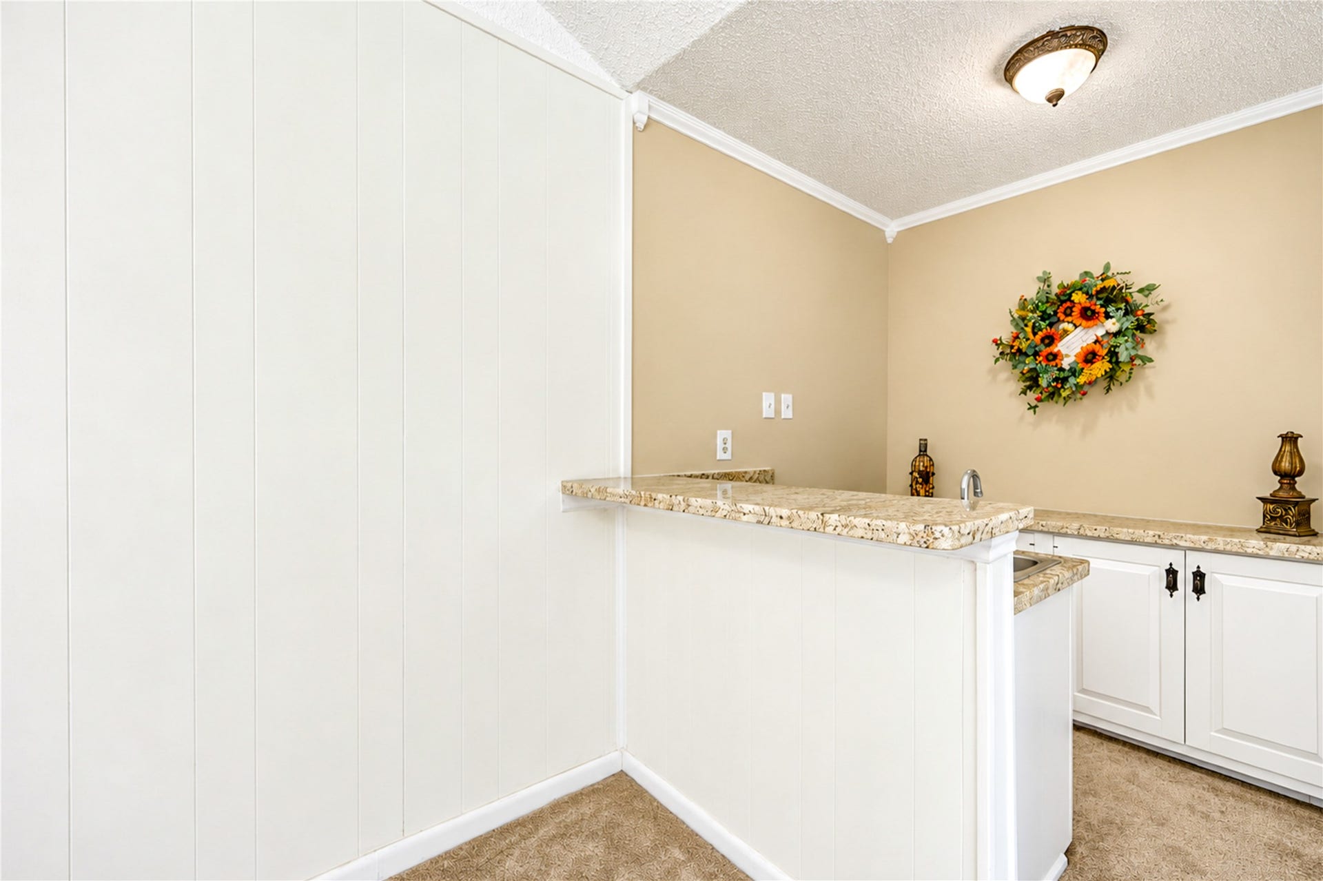 361 Champions Colony III, Houston, TX 77069 Charming nook with a cozy bar area, featuring elegant granite countertops, bright cabinetry, and tasteful decor, ideal for entertaining.