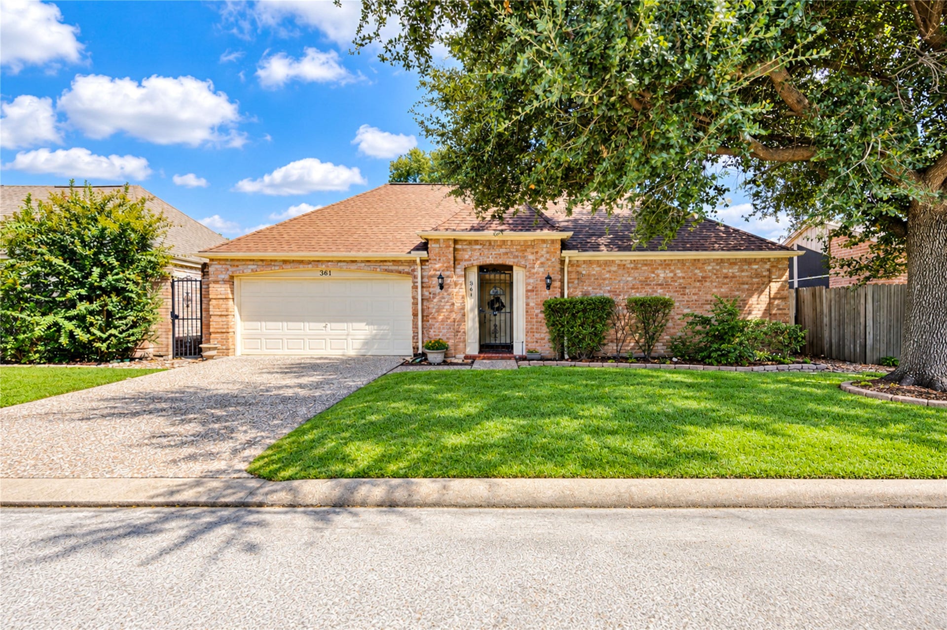 361 Champions Colony III, Houston, TX 77069 Charming brick home with a welcoming front entrance, neatly landscaped yard, and a spacious two-car garage, all nestled in a fabulous Golf Course community.