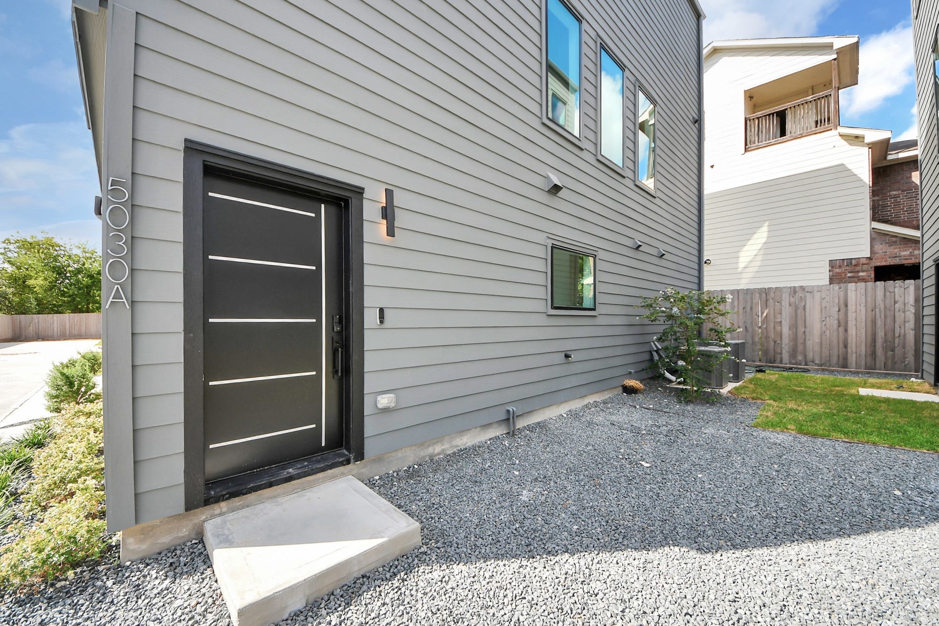 5030 Mallow Street, #A/B, Houston, TX 77033 Unit A - 1 bedroom