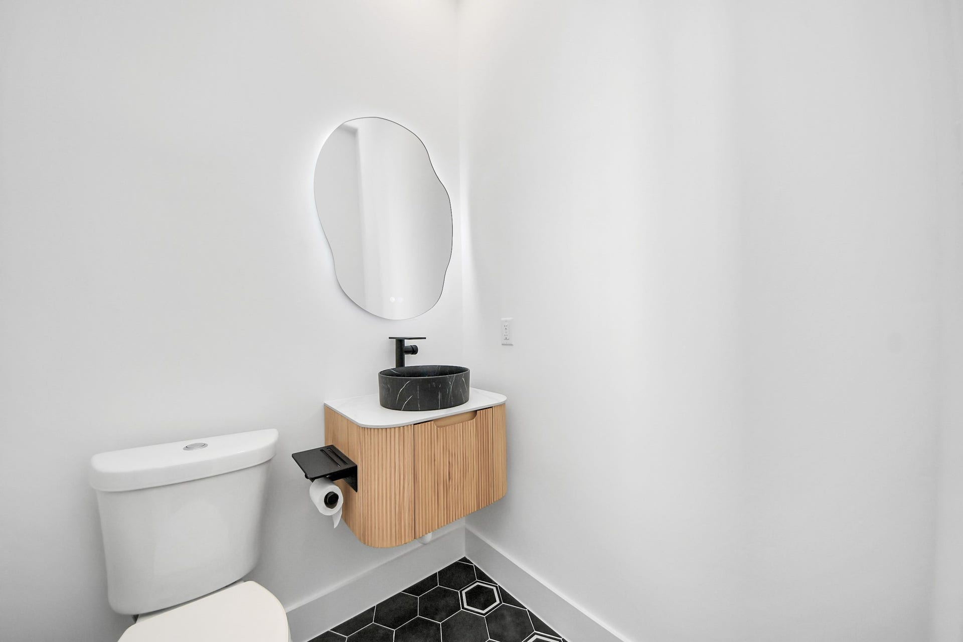 5030 Mallow Street, #A/B, Houston, TX 77033 Unit B - Half bath guest bathroom