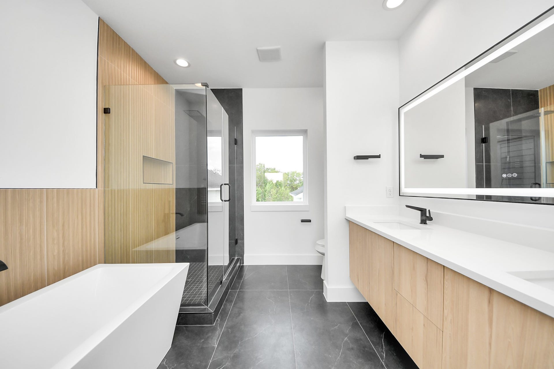 5030 Mallow Street, #A/B, Houston, TX 77033 Unit B - Primary bathroom