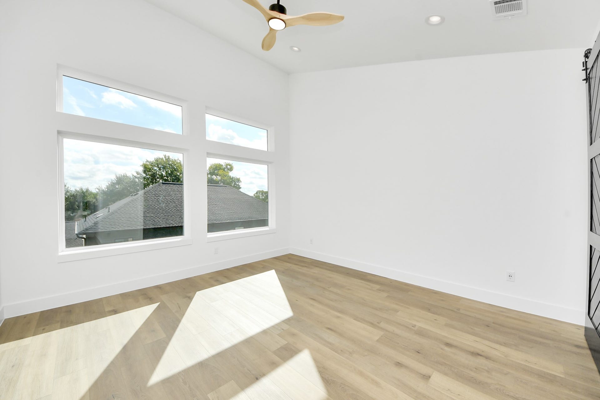 5030 Mallow Street, #A/B, Houston, TX 77033 Unit B - Primary bedroom